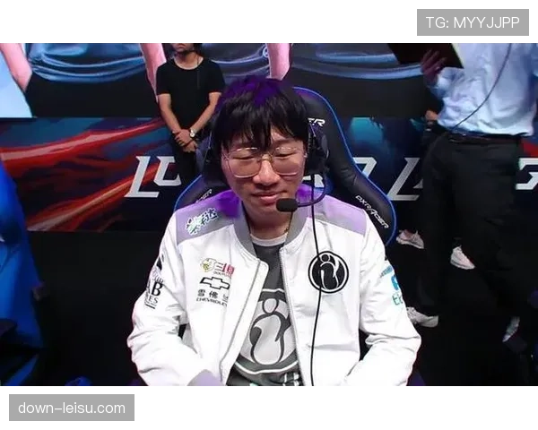 季后赛模拟软件更新参数，加入“四月比赛强度”作为新的预测变量