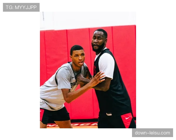 动态：维罗纳主帅召开发布会，呼吁球迷在关键保级战给予全力支持